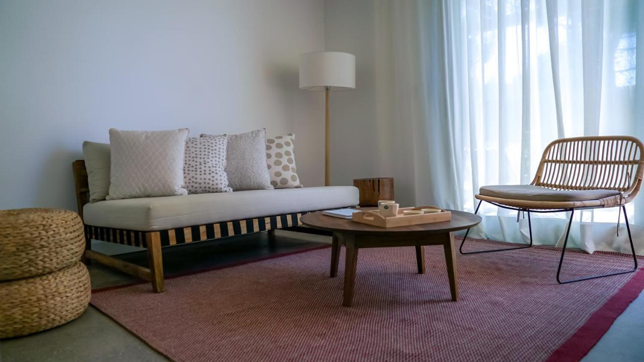 Casagrande Hotel & Beach Club Хосе-Игнасио Экстерьер фото A living room with a carpet